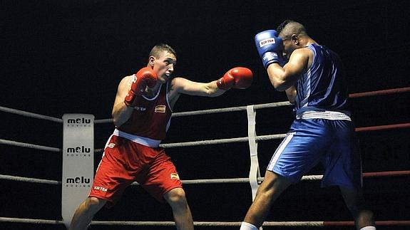 Combate entre Manuel Varela (de rojo) y Mohamed El Hassis.