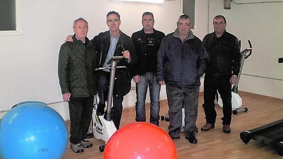 Andrés Salazar y Gonzalo Pérez, primeros por la izquierda, junto a otros responsables municipales.