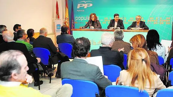 Reunión del comité ejecutivo del Partido Popular para designar a su equipo de campaña.