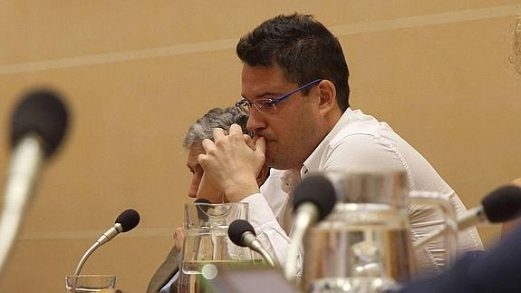 Gesto pensativo de Javier Arranz en un reciente pleno del Ayuntamiento. El Norte