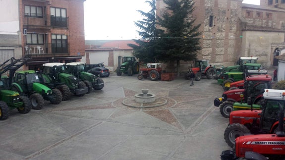 Más de 20 tractores se concentran en Palacios de Goda para celebrar la tercera edición de 'Palagüinos'