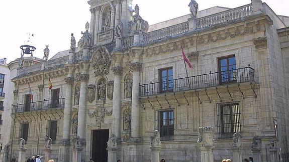 Fachada de la Universidad de Valladolid, antes del inicio de las obras.
