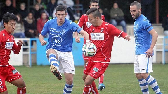 Momento de un partido entre La Granja y el Numancia B. 