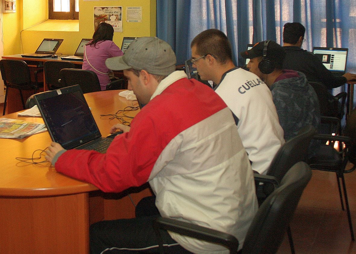 Usuarios de la Casa Joven de Cuéllar.