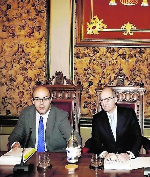 Carlos García Sierra y Javier Iglesias, en un pleno de LaSalina.