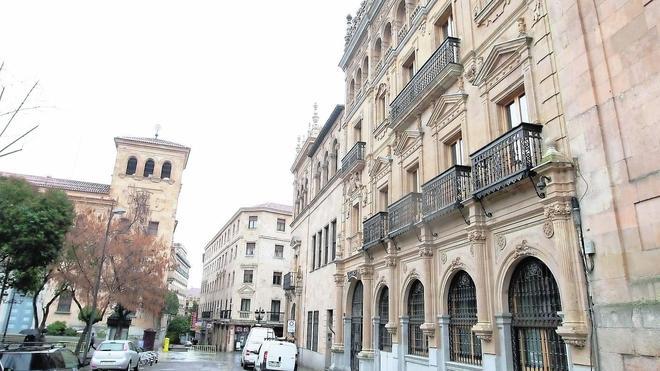 Fachada de la futura sede del Centro Documental de la Memoria Histórica en la plaza de Los Bandos. 