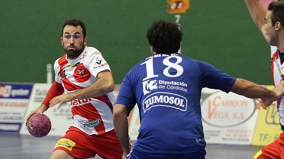 Carlos Villagrán, durante el partido de ida ante el Palma del Río. 