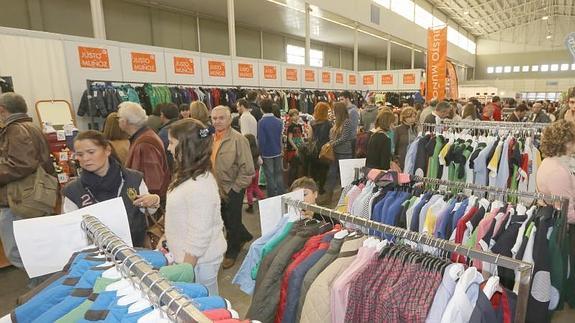 Un momento de la Feria del Stock que se abrió este sábado y cerrará sus puertas hoy domingo. HENAR SASTRE
