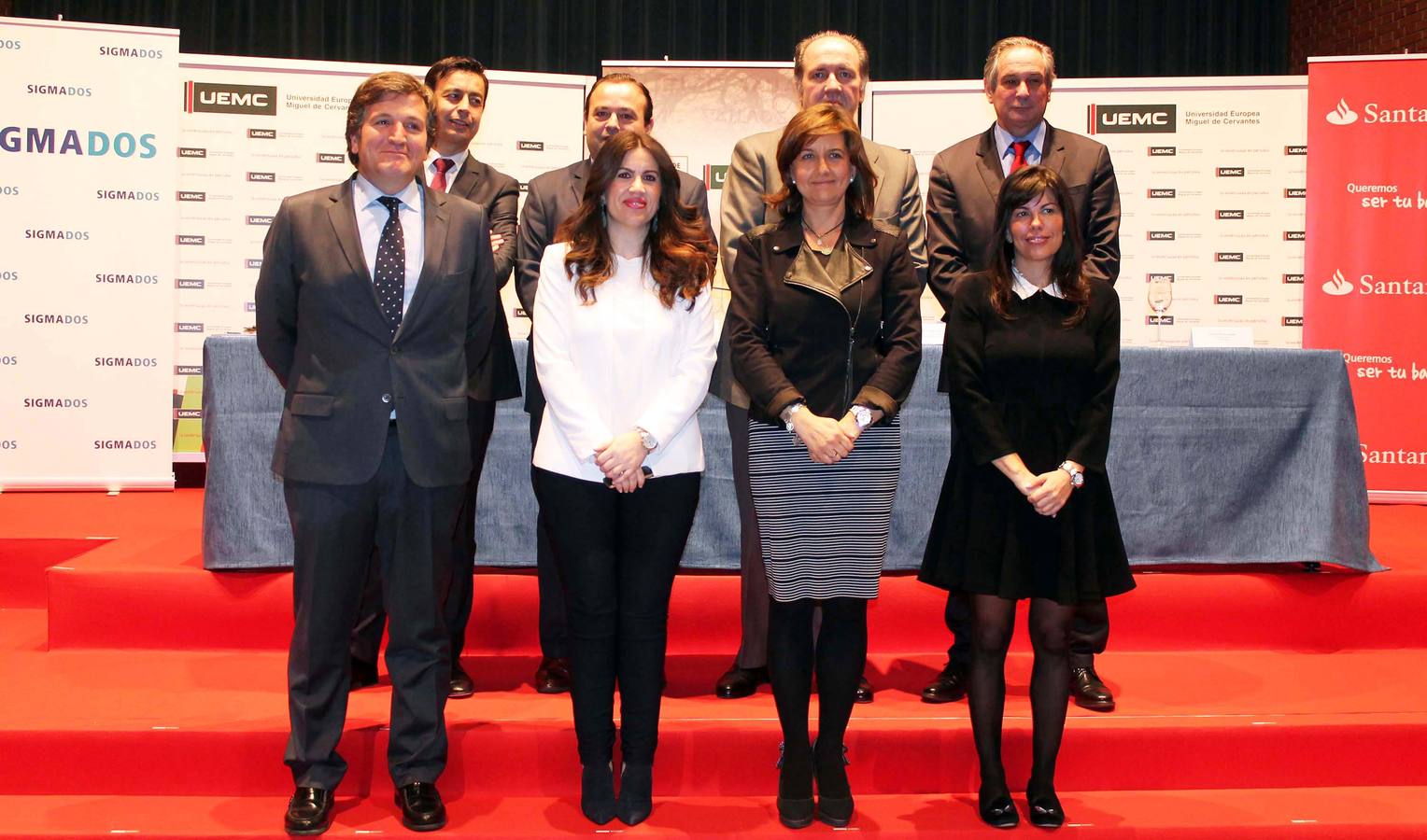 Eduardo Gordaliza, director de los Servicios Informativos de CyLTV; José Gómez, director general de Jamones Joselito; Pablo Álvarez, presidente de Vega Sicilia; José Ignacio Polidura Miera, Subdirector General y Director Territorial de Castilla y León de Banco Santander; Alfonso Jiménez, presidente de Grupo Cascajares; Imelda Rodríguez Escanciano, rectora de la UEMC; Begoña Hernández, viceconsejera de Política Económica, Empresa y Empleo de la Junta de Castilla y León; Rosa María Díaz Fernández, directora general de Sigma Dos al término de la jornada.