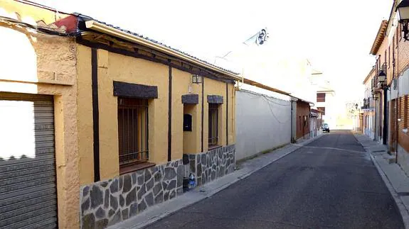 Imagen de la casa que fue asaltada en la calle Encabo de Laguna de Duero.