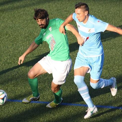 Ramiro, en el partido de la primera vuelta ante el Coruxo. 