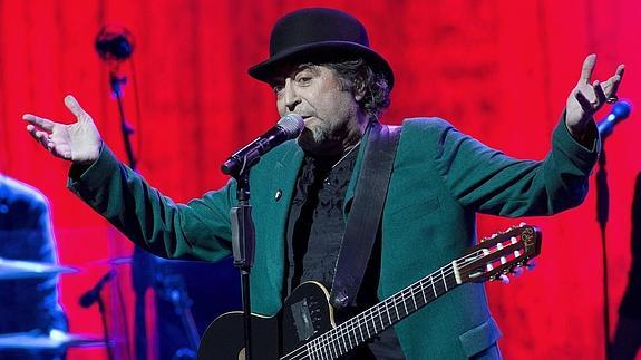 Joaquín Sabina en uno de los conciertos de su gira '500 noches para una crisis'.