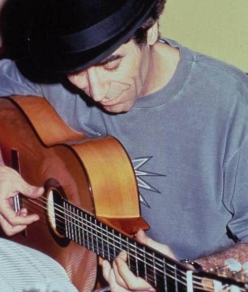 Joaquín Sabina ha publicado diecisiete discos de estudio, cinco en directo y tres recopilatorios. 