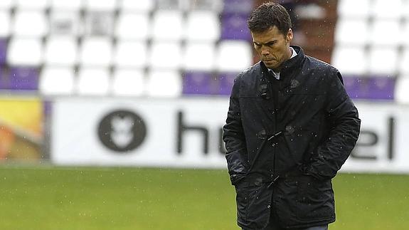 Rubi pensativo en el encuentro ante Las Palmas.