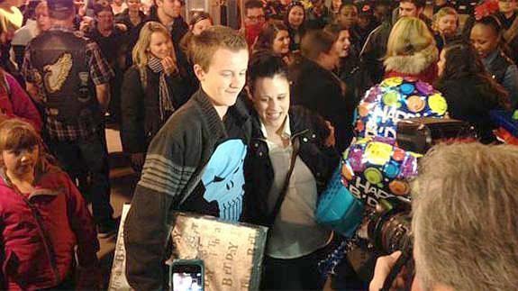 Odin, un niño con síndrome de Asperger, consigue un cumpleaños multitudinario
