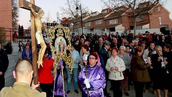 Comienzo del vía crucis de la Cofradía de La Flagelación, ayer en Nueva Segovia.