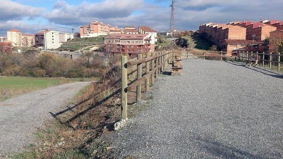 Mirador en el inicio de la Vía Verde Valle del Eresma, en la salida de Segovia.