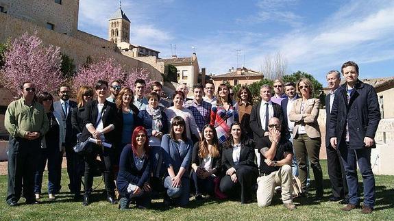 Monitores y participantes en la Lanzadera de Empleo de Segovia, en la foto de despedida.