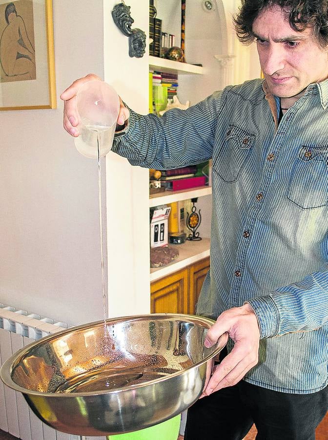 Creando sonido con una ensaladera. 