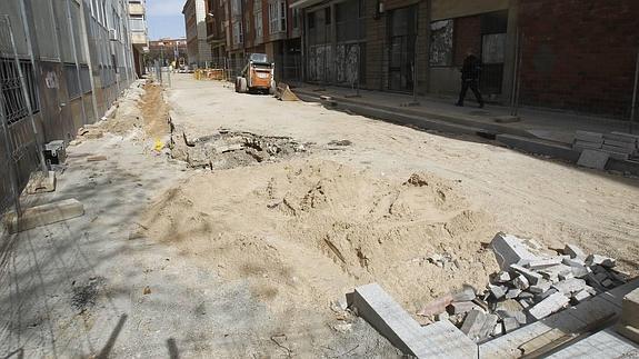 Obras paralizadas de la calle Alonso Fernández de Madrid.