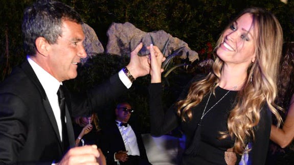 Antonio Banderas baila con Nicole Kimpel