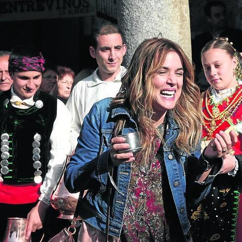 Adriana Ugarte participando en la celebración del Día del Trago.