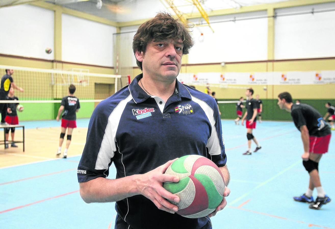 Benjamín Vicedo posa en un entrenamiento de la selección sub-19 en el Campo de la Juventud.