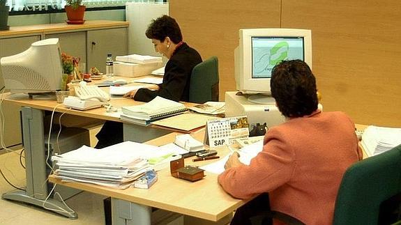 Trabajadoras de una oficia de empleo. 