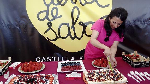 Preparativos para la degustación de frutos rojos de Andrés Rubio. 