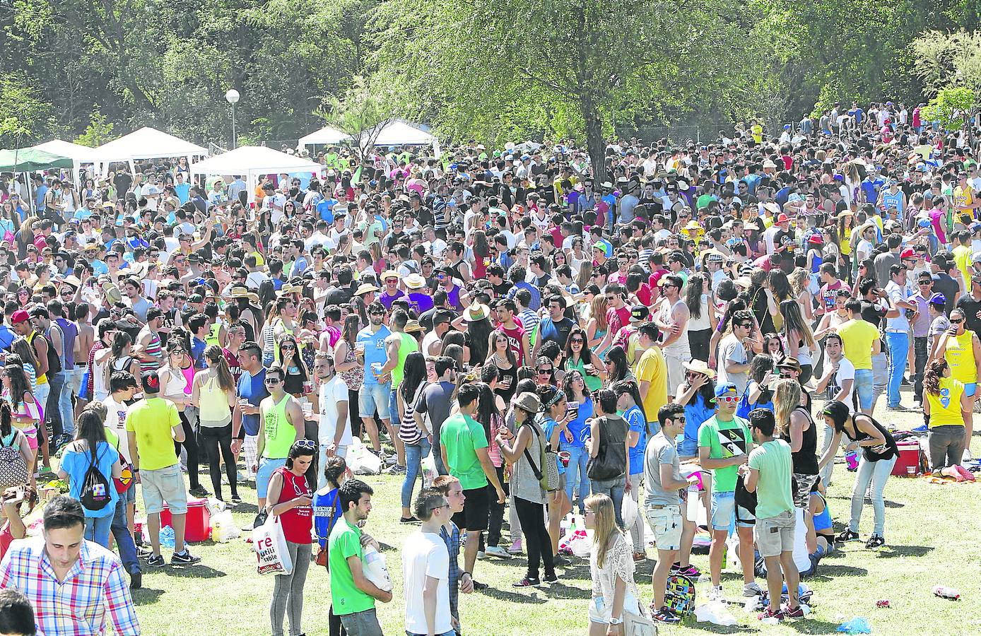 Millares de jóvenes que participaron el pasado año en la fiesta de la ITA en el parque Ribera Sur.