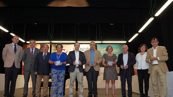 Foto de familia de los premiados.