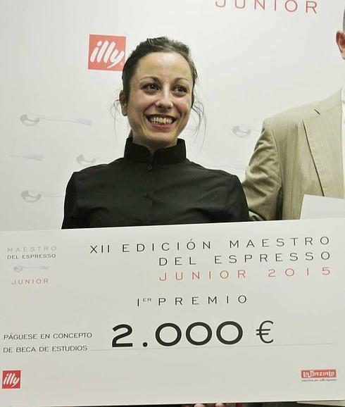 La vallisoletana posa con el premio.
