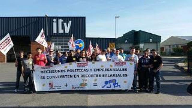 Concentración de empleados de la ITV en el polígono de Argales. EL NORTE