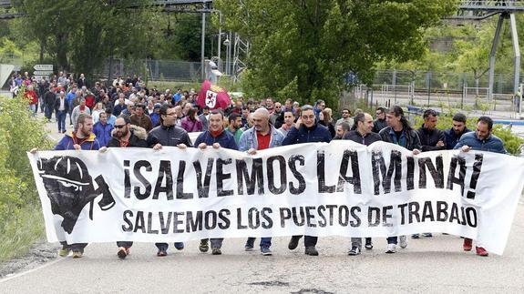 La minería avisa que no morirá en la orilla por unos «ineptos»