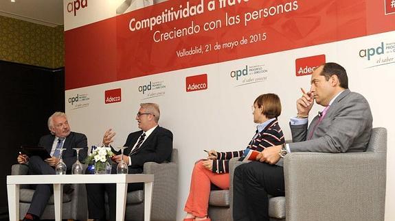 José Ignacio Colmenarejo, director de Eurocen en Valladolid; Marcelino López, director de Recursos Humanos de Global Exchange; Beatriz Escudero, directora general de Pharmadus;y Federico Tresierra, director de Recursos Humanos en Salamanca de MSD Animal Health durante la última de las mesas redondas de la jornadas sobre talento y competitividad. 