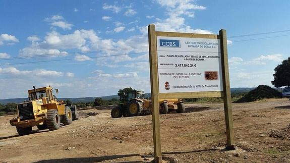 Trabajos de explanación en los terrenos de Mombeltrán (Ávila), donde se ubicará la nueva planta. :.