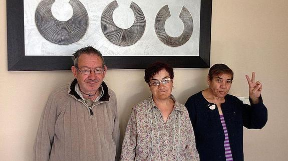 Los premiados Julio Mediavilla, María Ángeles Martínez y Pilar Gómez.