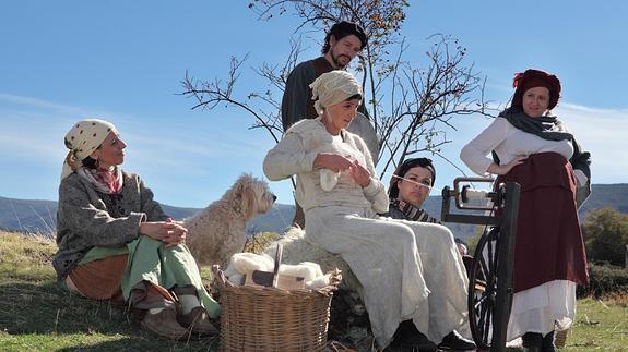 Actores de la compañía Tamanka, en uno de los paseos. 