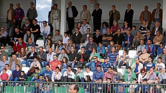 Aspecto que presentaba la grada de La Albuera contra el Calahorra. 