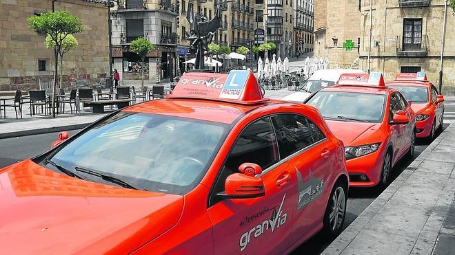 Tráfico acaba con el retraso en los exámenes prácticos pero augura problemas en verano