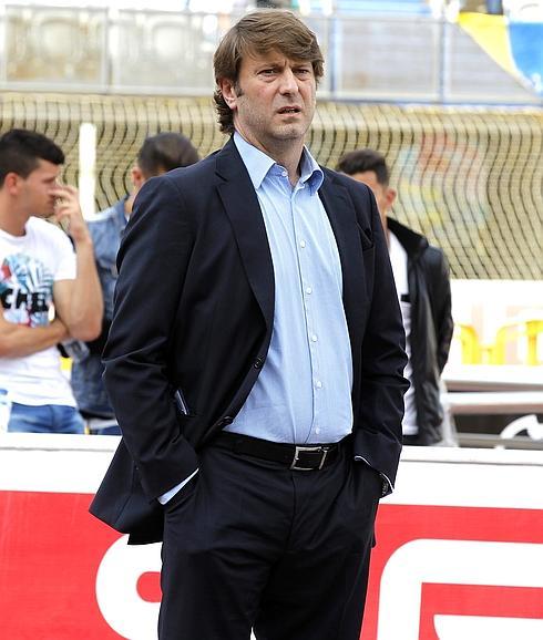 Carlos Suárez, tras el encuentro de Las Palmas, donde se confirmó que el equipo seguira en Segunda. G. VILLAMIL