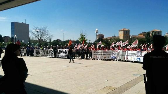 Protesta ante las Cortes.