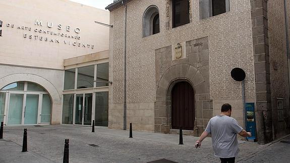 Fachada del Museo Esteban Vicente. 