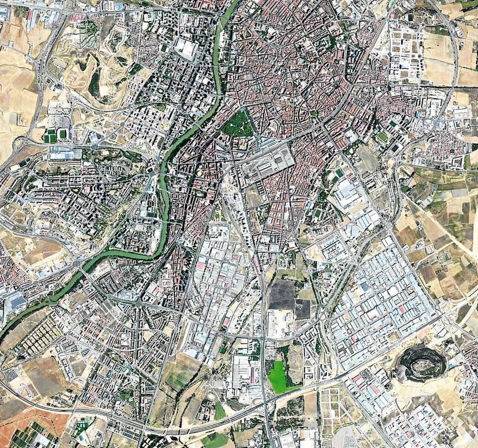 Situación actual del Poligono de Argales (c) rodeado por los nuevos barrios creados en el sur de Valladolid 