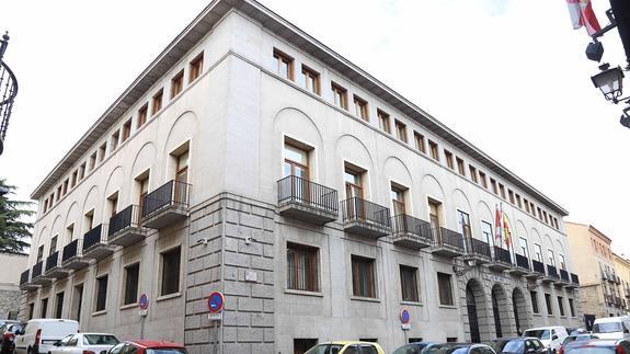 Fachada del Palacio de Justicia de Segovia. 