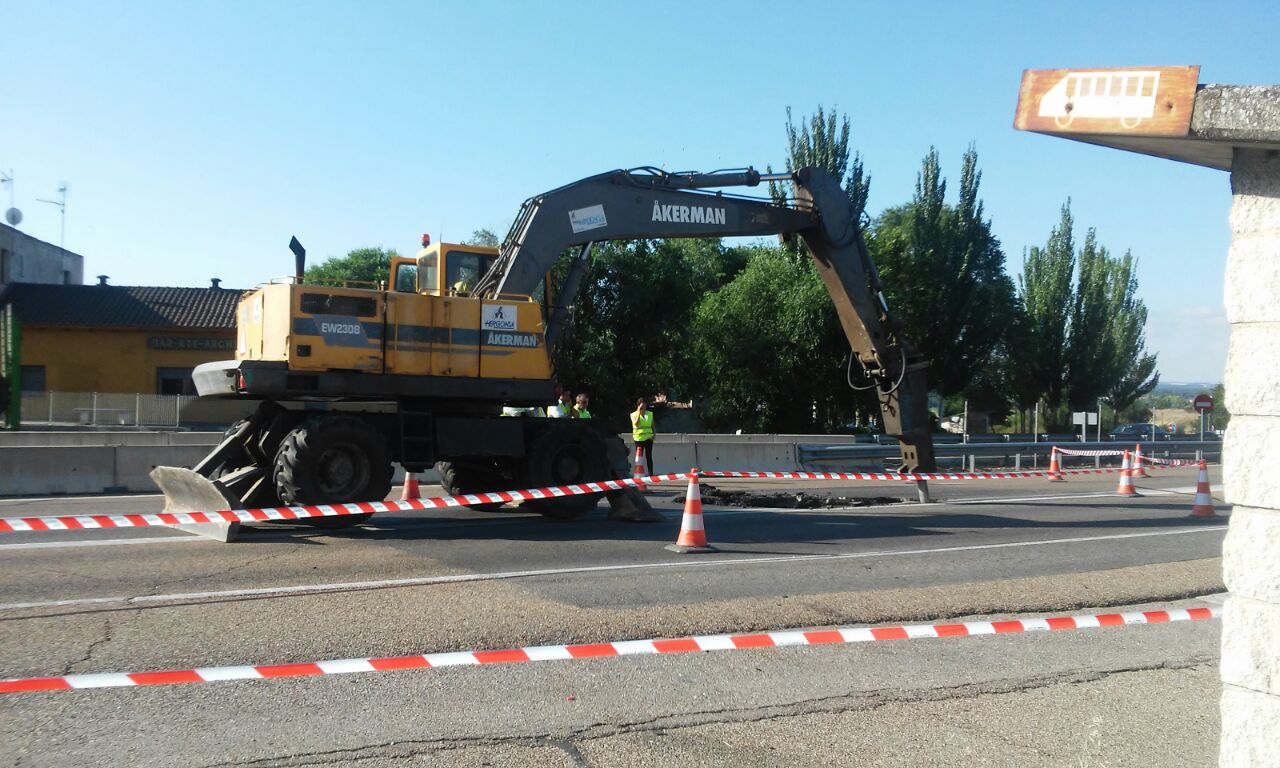 Comienzan las obras de reparación del boquete en la A-62