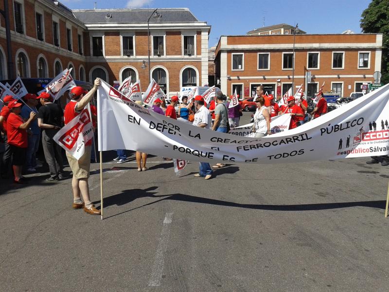 Un momento de la protesta en la estación del Campo Grande. J. M.