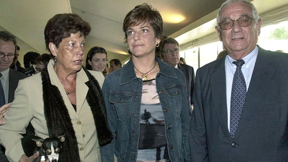 Arantxa Sánchez-Vicario junto a sus padres.