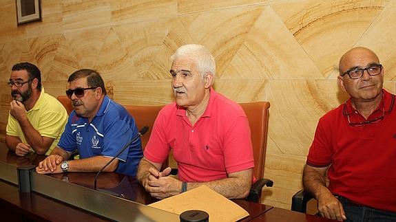 Rueda de prensa de la directiva del CD La Granja, este viernes. 