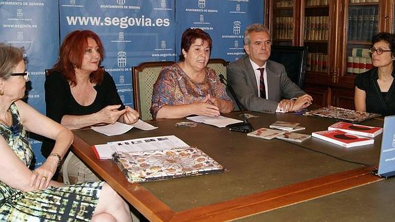 Franziska Heimgartner, María Sheila Cremaschi, Clara Luquero, Eduardo López Busquets y Marifé Santiago, en la presentación del avance del Hay Festival de este año.